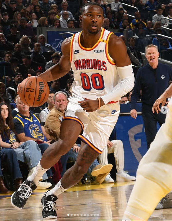 Jonathan Kuminga brille avec les Warriors