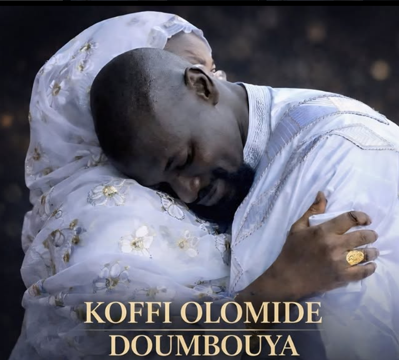 Koffi Olomide rend hommage au président guinéen avec son nouveau clip « Doumbouya »