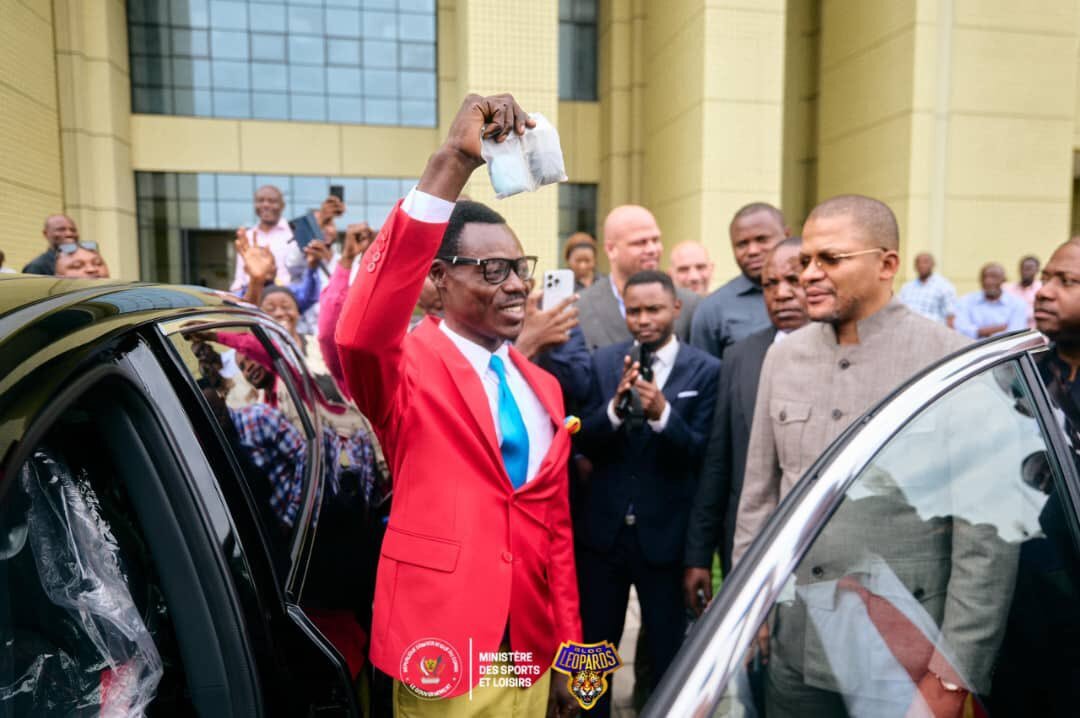 Lumumba Vea reçoit enfin la jeep promise