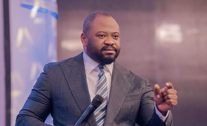 Moïse Mbiye présente « Number One », un album de foi et d’adoration