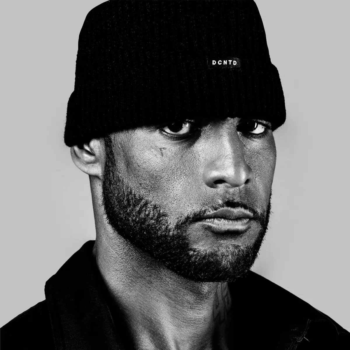 Booba banni de X après des propos racistes visant l’influenceuse Theodora