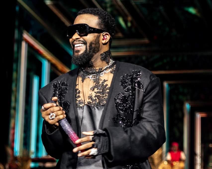 Fally Ipupa écrase tout : 36 certifications, du diamant sur les doigts et un trône africain incontesté !