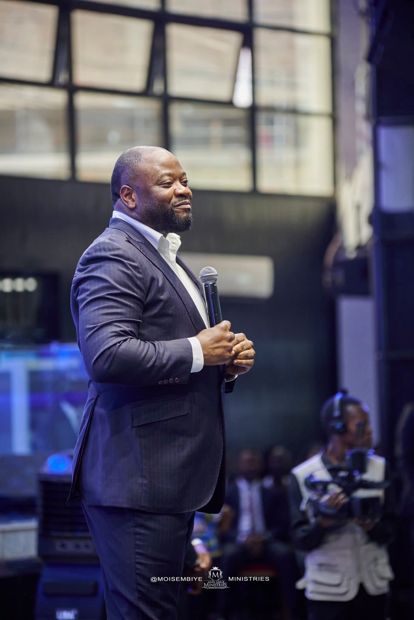 Moïse Mbiye tourne le dos à la politique : « Désormais, je prêcherai avec les exemples de ndunda et du pondu »