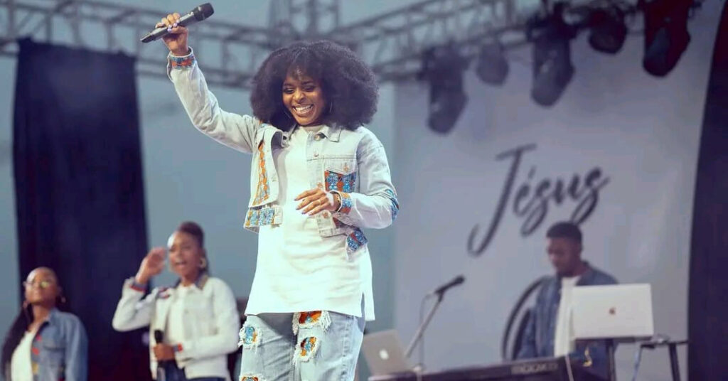 Dena Mwana enflamme Houston avant RDC – Portugal : la voix gospel qui fait rayonner le Congo au Mondial 2026