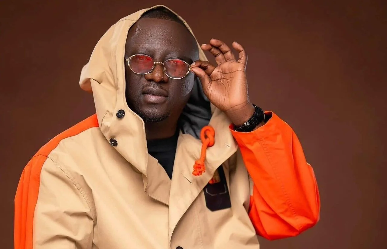Celeo Scram sort de l’ombre et met Fally Ipupa en joue : « Il ne suffit pas de remplir le Stade de France, il faut bien chanter ! »