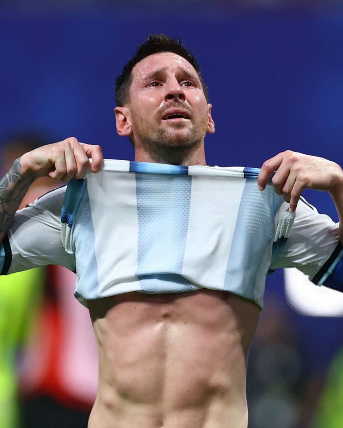 Messi après le match Argentine-Egypte : « J’ai pleuré car je sentais que j’avais déçu mes coéquipiers avec mon penalty raté »