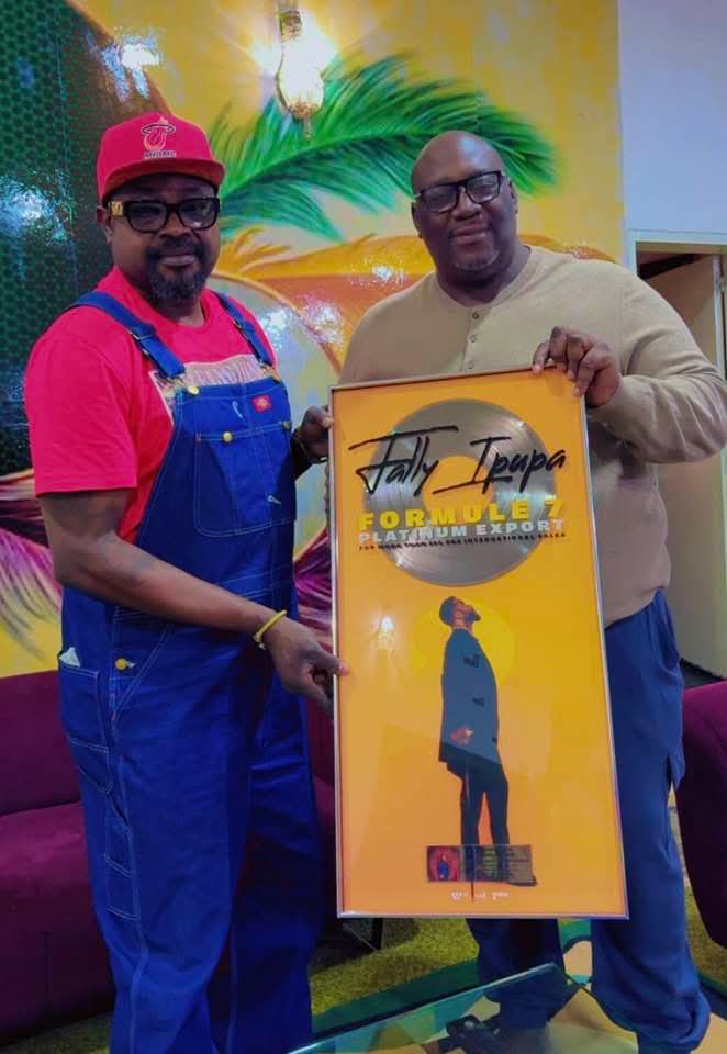 Musique : Fally Ipupa rend un hommage vibrant à Franco Luambo avec son disque de platine « Formule 7 »