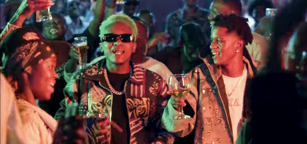 Innoss’B frappe fort avec « Arena Away » : 16 titres, 7 featurings et un clip déjà en feu