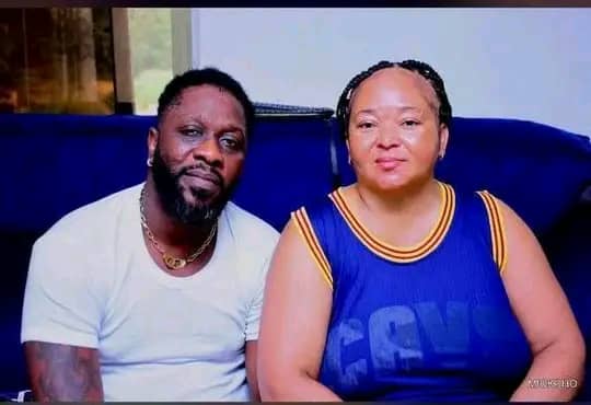 Affaire Papy Kakol : Son pardon filmé à la plage fait scandale et le public dit « Non »