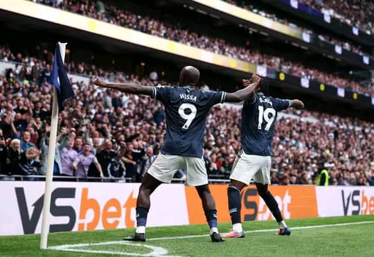 Premier League : Yoan Wissa fait danser le « Fimbu » contre Tottenham et fait chavirer l&rsquo;Angleterre